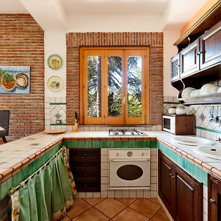 Villa Villarosa, Tra Mare E Montagna Linera
