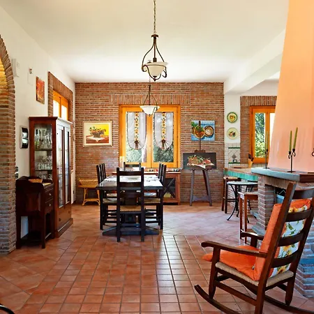 Villarosa, Tra Mare E Montagna Villa