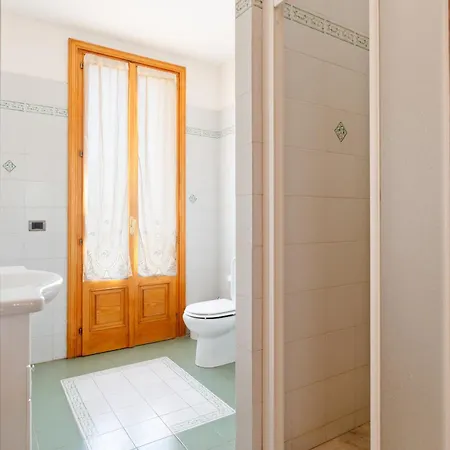 Villa Villarosa, Tra Mare E Montagna Linera